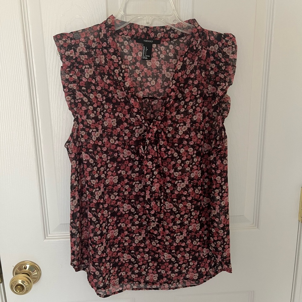 NWOT Women’s Floral, Tie Neck Forever 21 Top Size Large